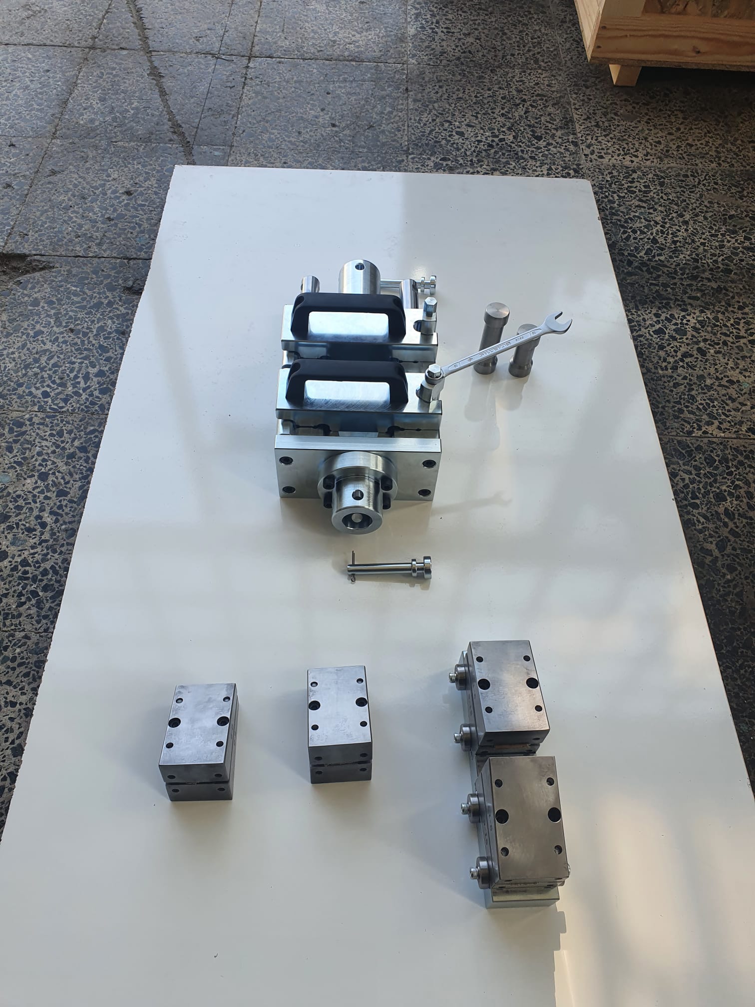 ASTM D3410 Test Fixture 10