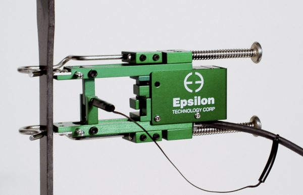 3542 025M 010 axial extensometer with reinforced plastic specimen